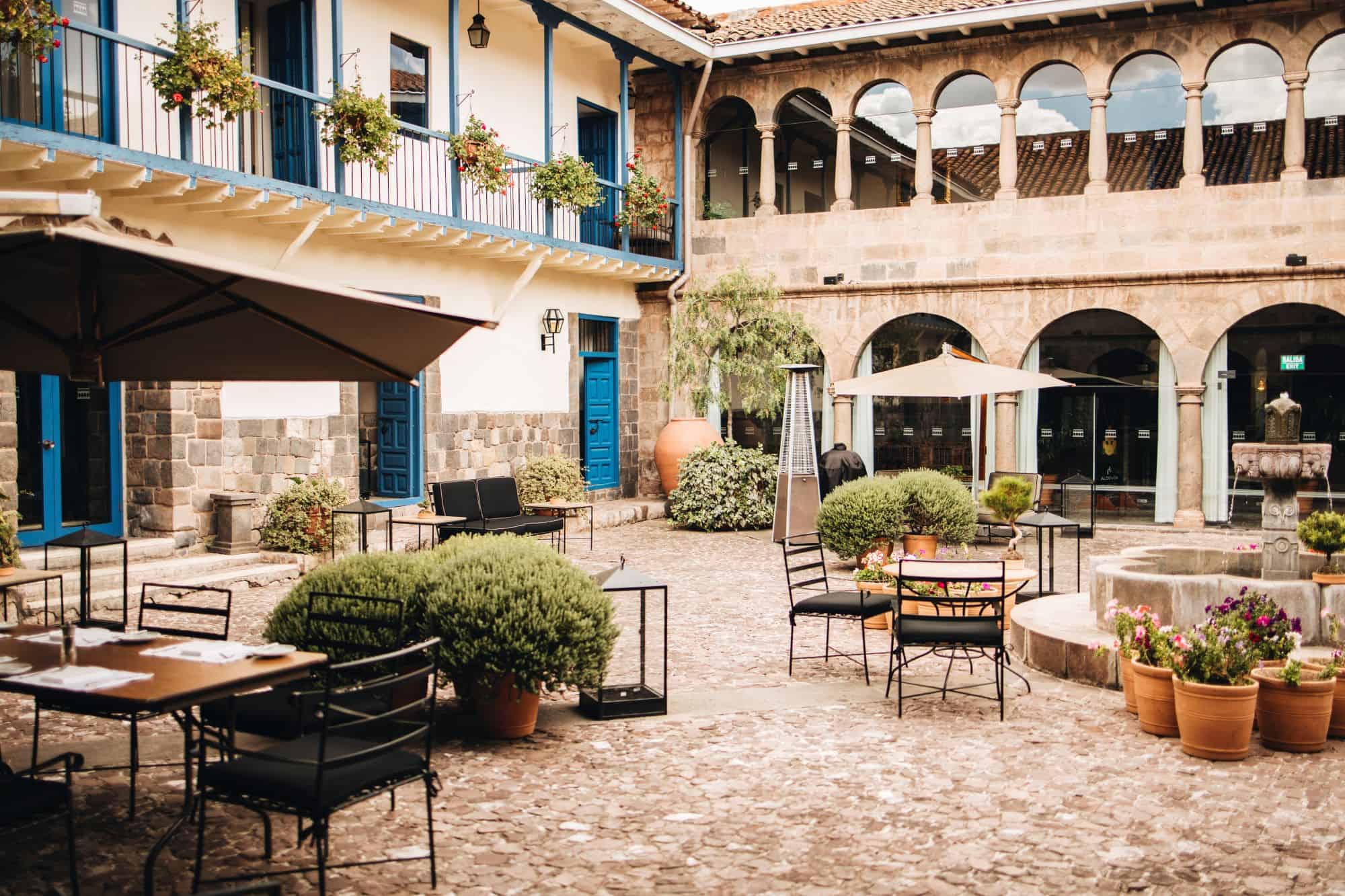 Outdoor dining area at Palacio del Inka