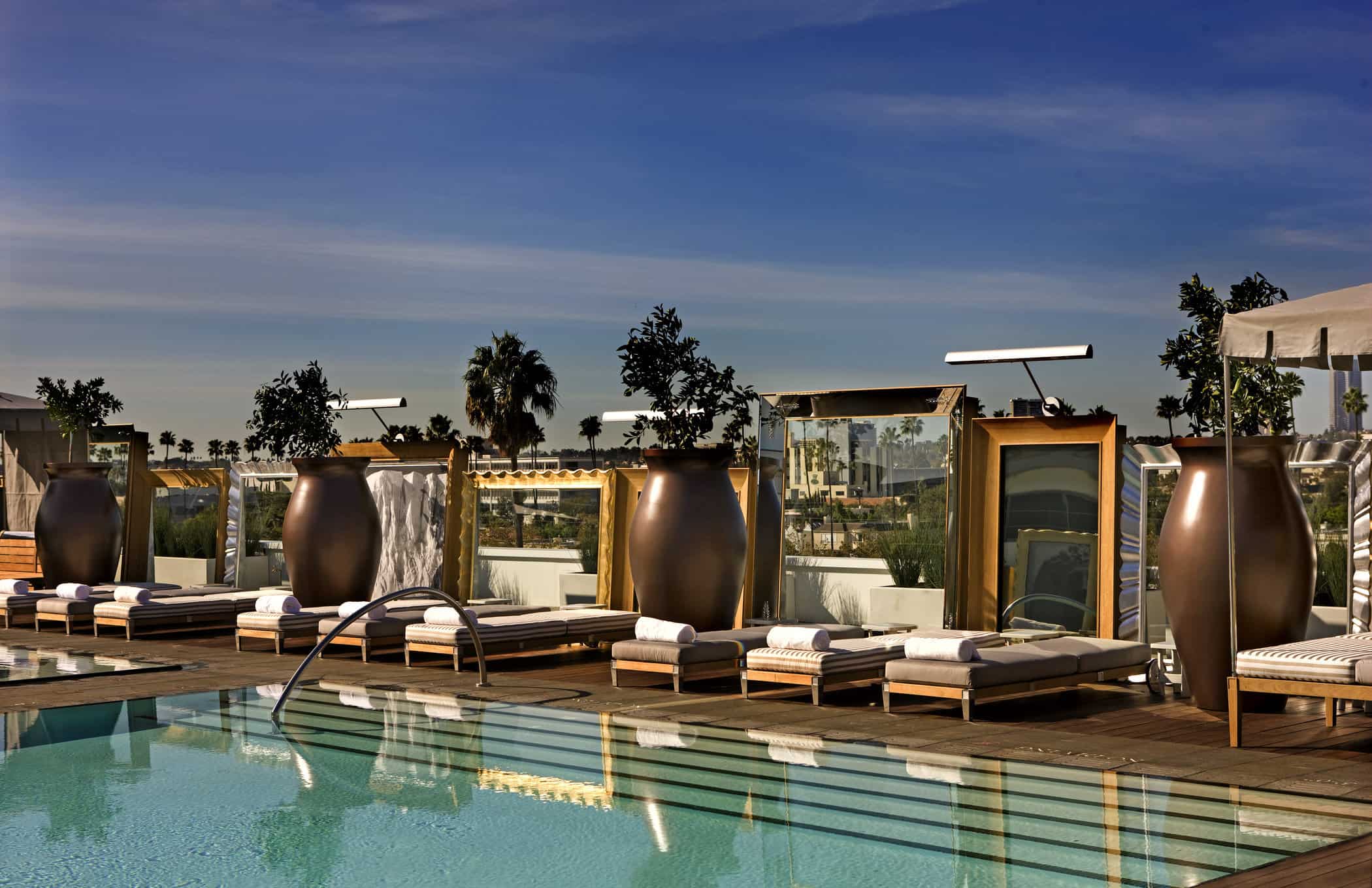 SLS Hotel, Beverly Hills Außenpool und Cabanas