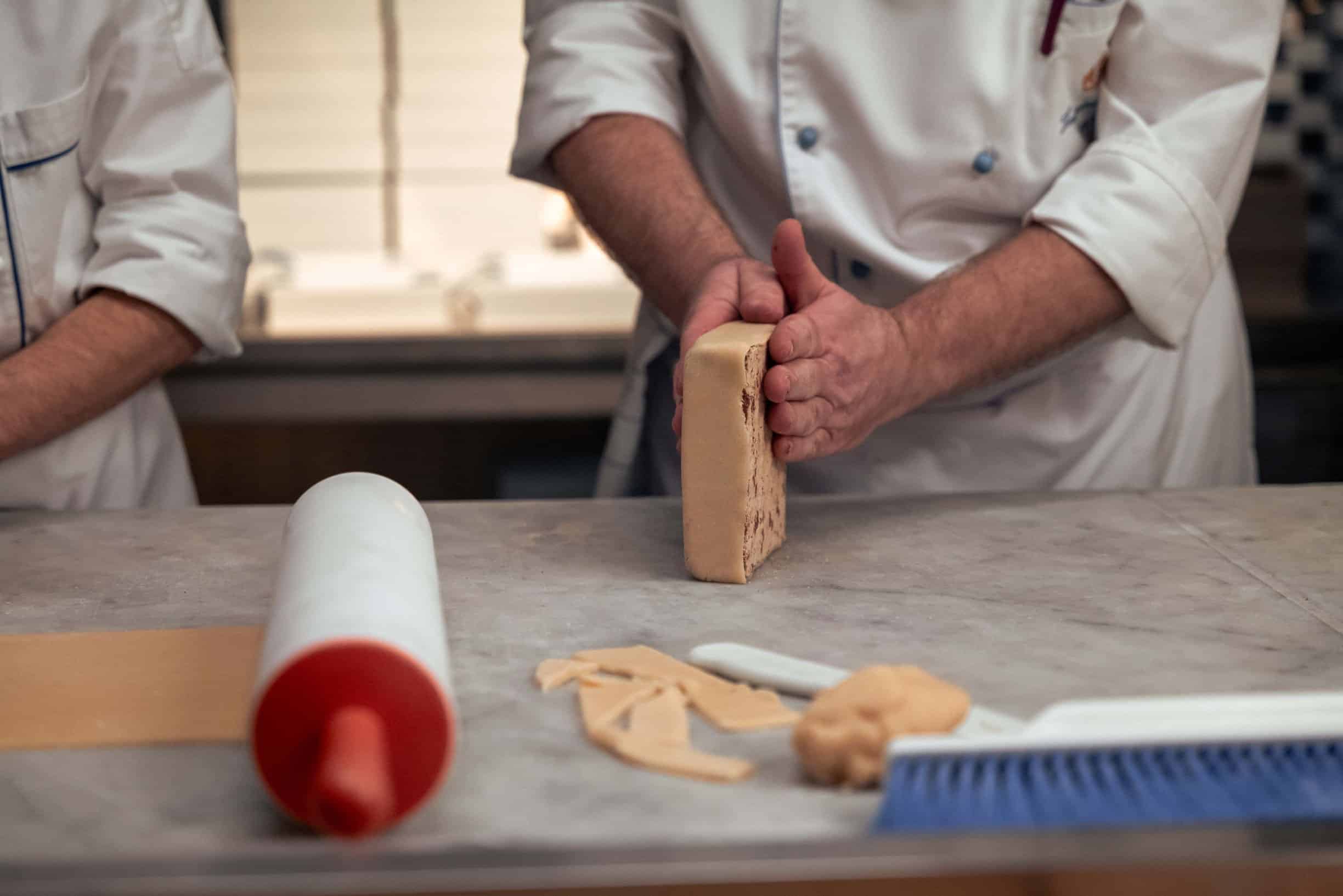 chef curating torte